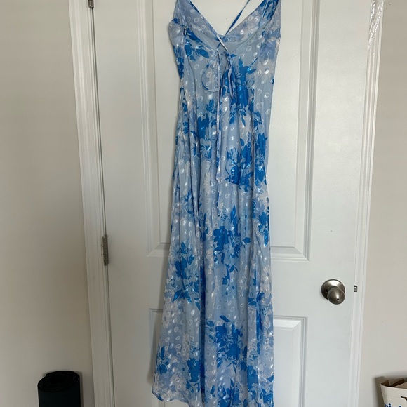 Chic Blue Floral Midi Dress - Picture 2 of 3